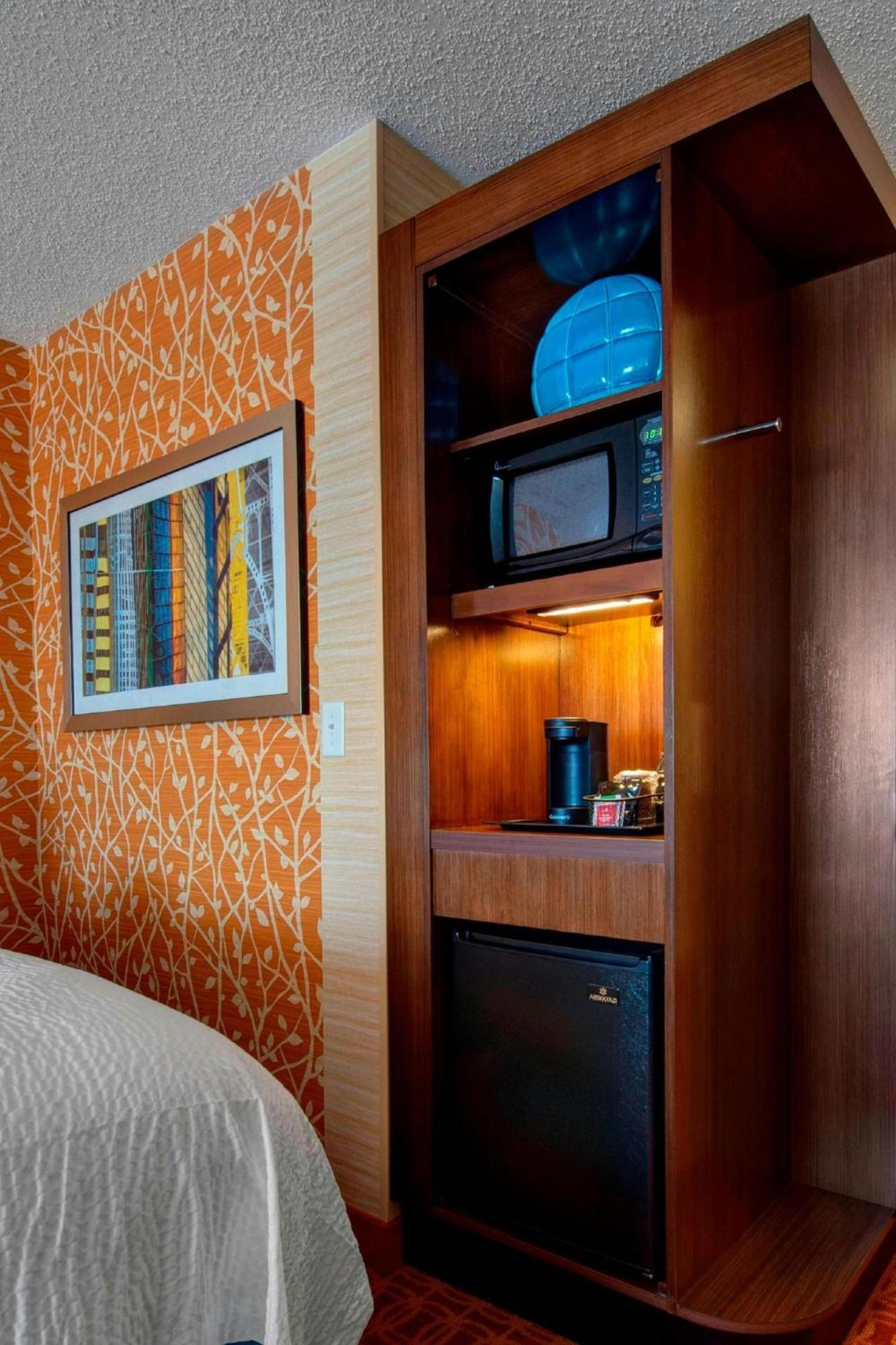 Hotel Fairfield & By Marriott Worth I-30 West Near Nas Jrb 3*
